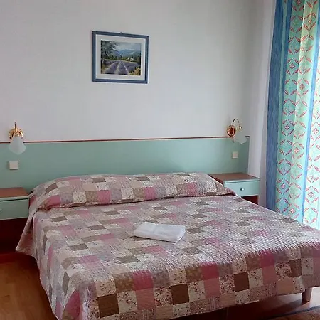 Apartman Artina *