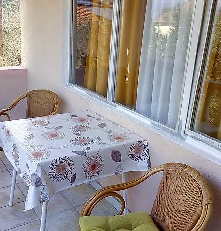 Apartman Artina *